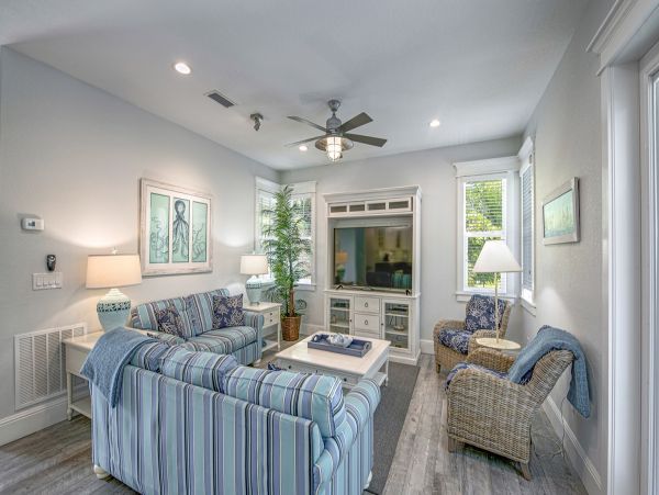 Magnificent Anna Maria Island Pool Home - Your Perfect Getaway