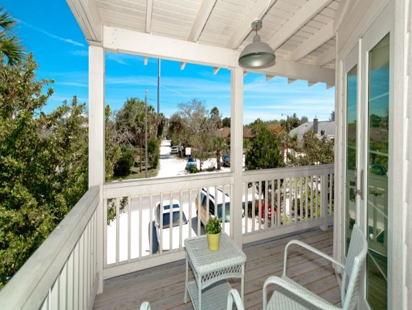 Pine Avenue Vacation Rental Top Anna Maria Location.