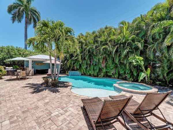 Anna Maria 4 Bedroom Vacation Home Close to the Beach