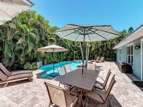 Anna Maria 4 Bedroom Vacation Home Close to the Beach
