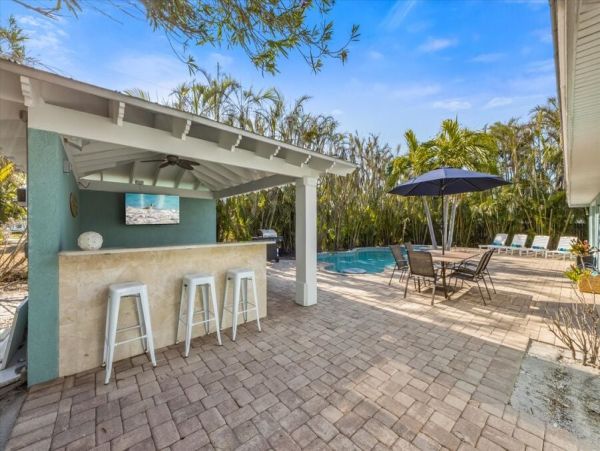 Anna Maria 4 Bedroom Vacation Home Close to the Beach