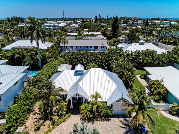 Anna Maria 4 Bedroom Vacation Home Close to the Beach