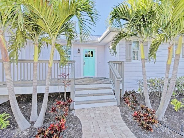 Four Bedroom 3 Bath Rental A Few Homes Back from Gulf