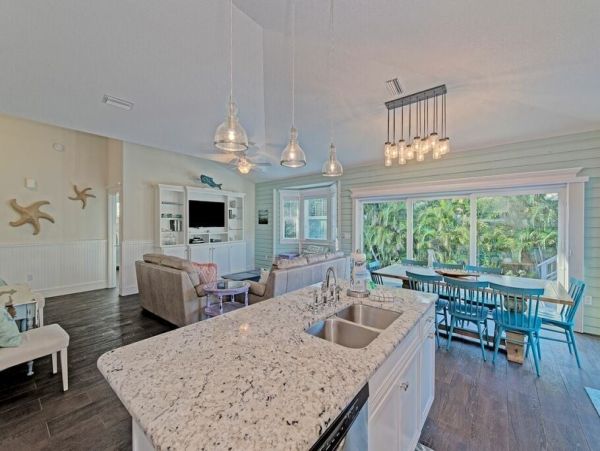 Four Bedroom 3 Bath Rental A Few Homes Back from Gulf