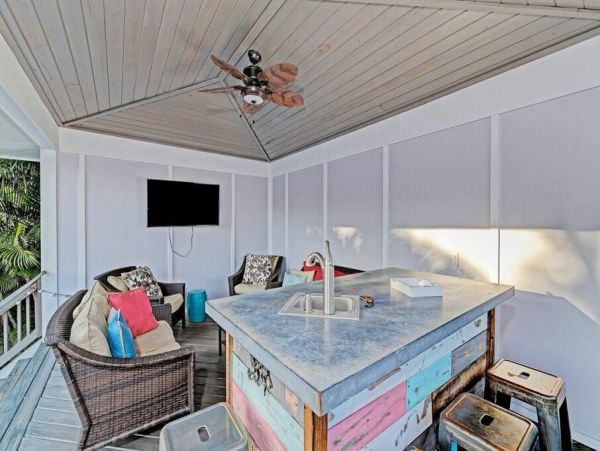 Four Bedroom 3 Bath Rental A Few Homes Back from Gulf