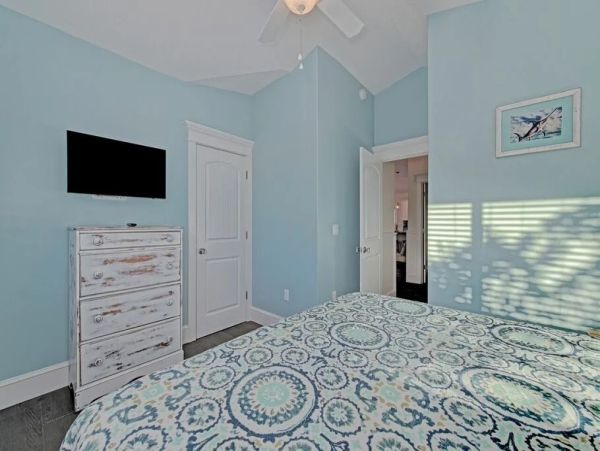 Four Bedroom 3 Bath Rental A Few Homes Back from Gulf
