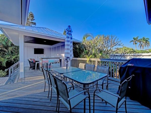 Four Bedroom 3 Bath Rental A Few Homes Back from Gulf