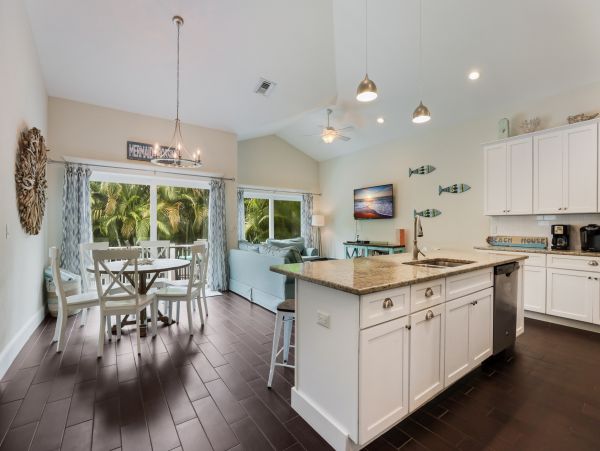 Stunning Four Bedroom Luxury Vacation Rental in Anna Maria