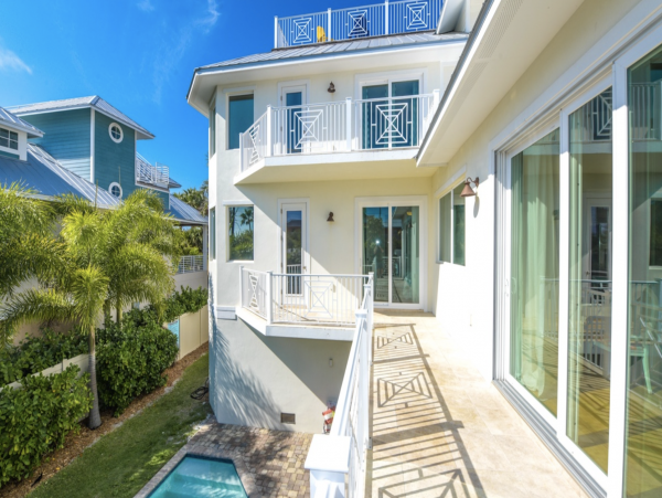 Anna Maria Island Six Bedrooms Walk to Beach Home Sleeps 14