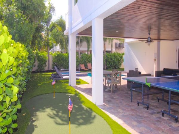 Anna Maria Island Six Bedrooms Walk to Beach Home Sleeps 14