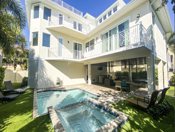 Anna Maria Island Six Bedrooms Walk to Beach Home Sleeps 14
