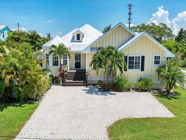 Anna Maria Island Vacation Home with Pool & Spa Four Bedrooms