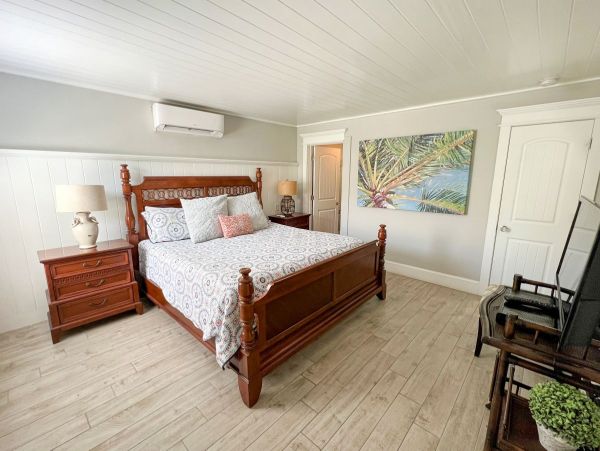 Luxury Coastal Retreat in Lido Key - Vacation Home With Private Pool