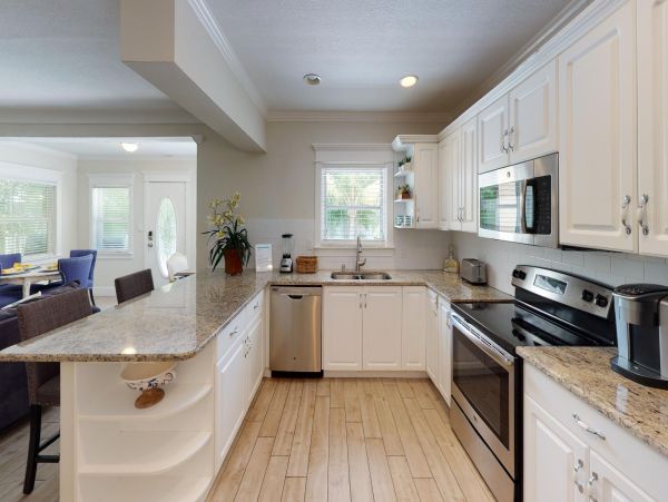 Luxury Coastal Retreat in Lido Key - Vacation Home With Private Pool