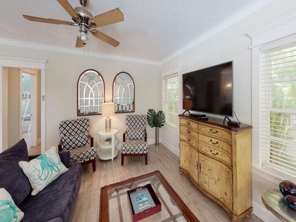 Luxury Coastal Retreat in Lido Key - Vacation Home With Private Pool