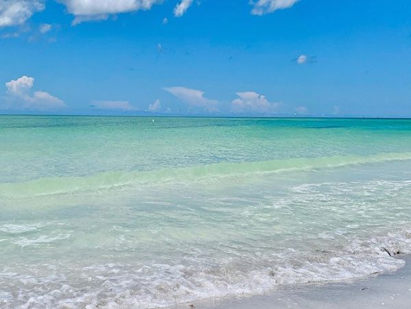 Luxury Coastal Retreat in Lido Key - Vacation Home With Private Pool