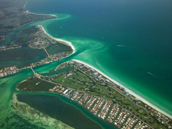 Luxury Coastal Retreat in Lido Key - Vacation Home With Private Pool
