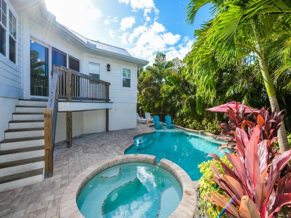 Luxury 5 Bedroom Anna Maria Island Short Walk to Beach