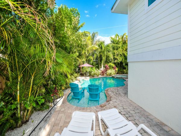 Luxury 5 Bedroom Anna Maria Island Short Walk to Beach