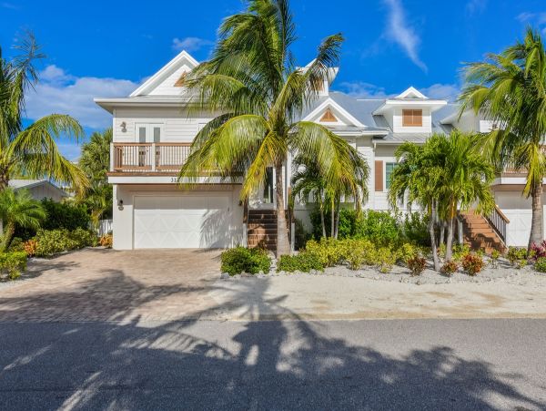 Luxury 5 Bedroom Anna Maria Island Short Walk to Beach