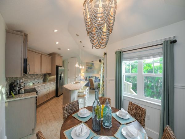 Luxury 5 Bedroom Anna Maria Island Short Walk to Beach