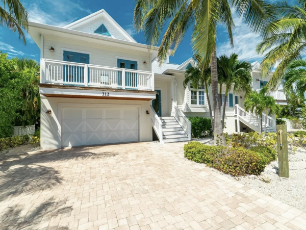 Luxury 5 Bedroom Anna Maria Island Short Walk to Beach