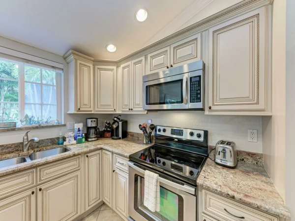 Anna Maria Island 3 Bedroom Home Short Walk to The Beach