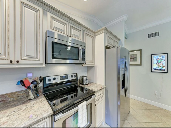 Anna Maria Island 3 Bedroom Home Short Walk to The Beach