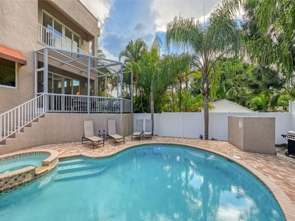 Posh Three Bedroom Vacation Rental with Pool