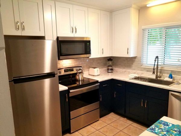 Short Walk to Siesta Key Beach From This Two Bedroom Rental