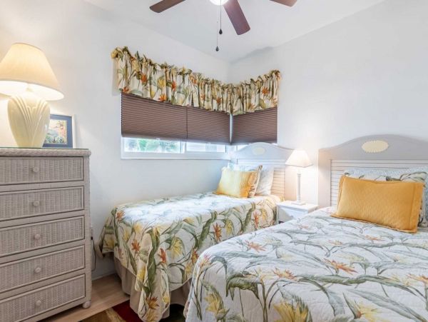 Short Walk to Siesta Key Beach From This Two Bedroom Rental