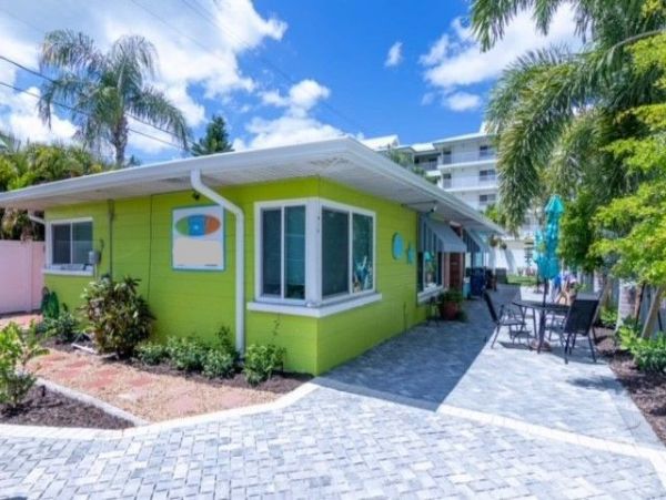 Short Walk to Siesta Key Beach From This Two Bedroom Rental
