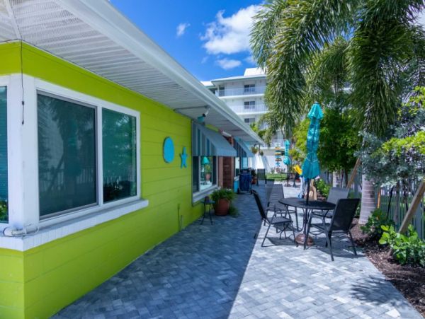 Short Walk to Siesta Key Beach From This Two Bedroom Rental