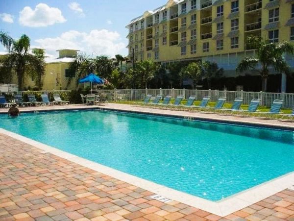 Short Walk to Siesta Key Beach From This Two Bedroom Rental