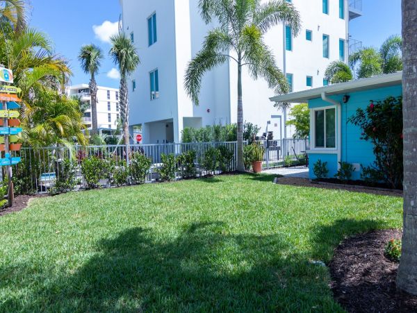 Siesta Key 2 Bedroom Rental Super Close to Beach Seeps Six