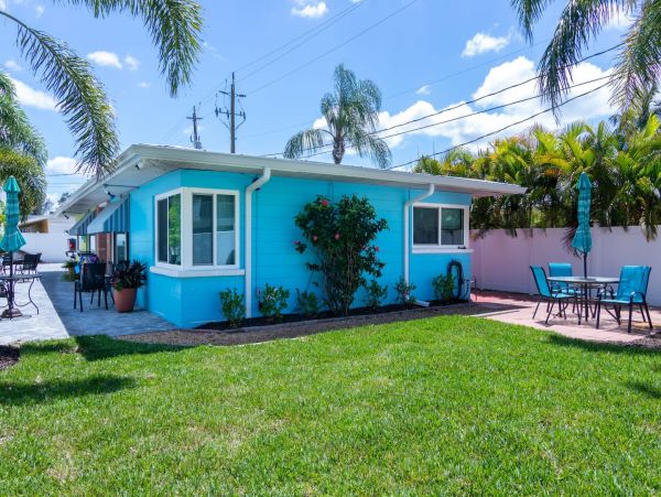 Siesta Key 2 Bedroom Rental Super Close to Beach Seeps Six