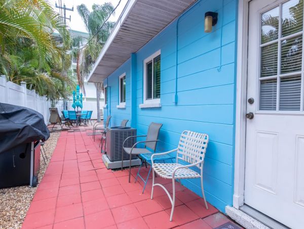 Siesta Key 2 Bedroom Rental Super Close to Beach Seeps Six