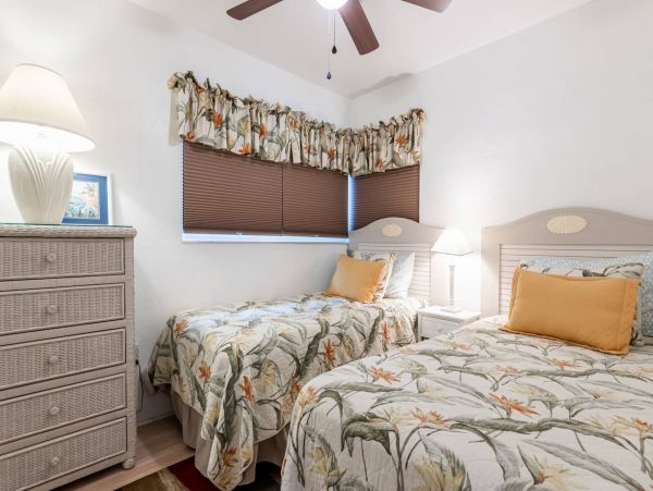 Siesta Key 2 Bedroom Rental Super Close to Beach Seeps Six