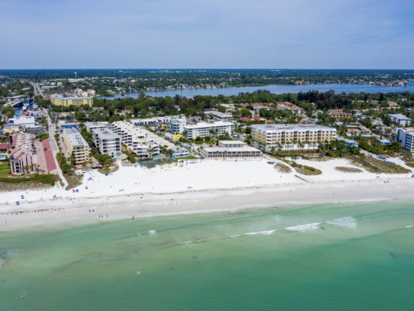Siesta Key 2 Bedroom Rental Super Close to Beach Seeps Six