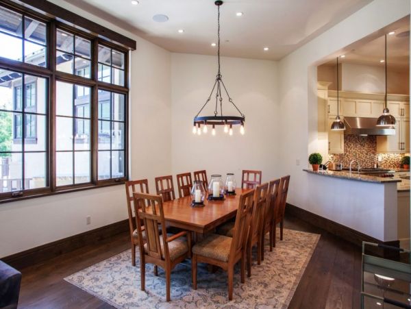 Luxury Five Bedroom Home with 9  Separate Beds Family Rental