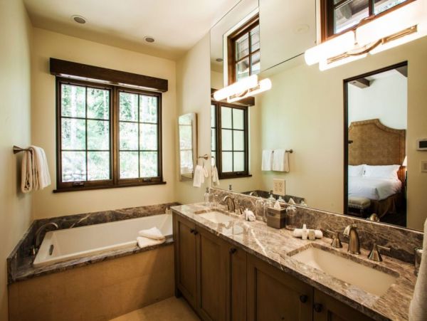 Luxury Five Bedroom Home with 9  Separate Beds Family Rental