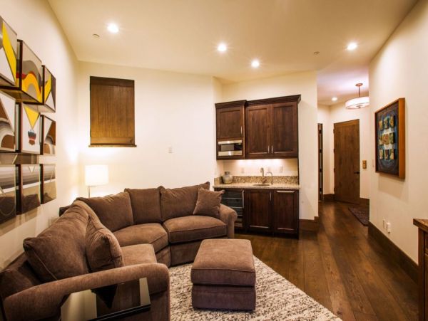 Luxury Five Bedroom Home with 9  Separate Beds Family Rental