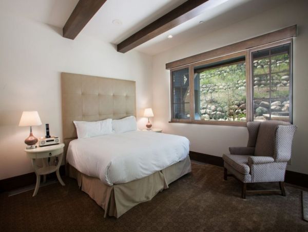 Luxury Five Bedroom Home with 9  Separate Beds Family Rental