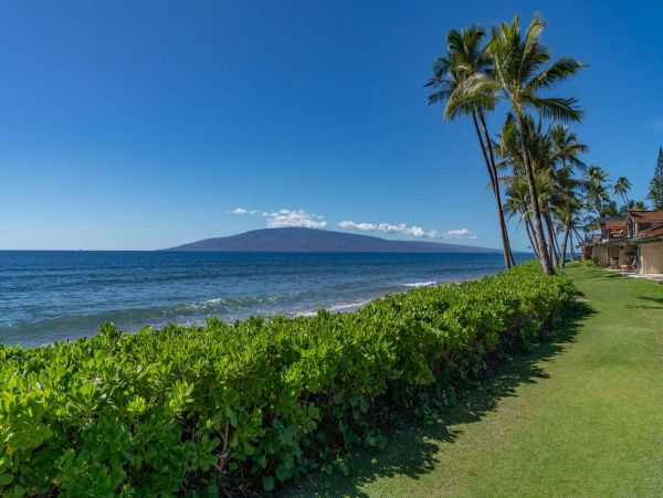 Lahaina Rental Three Bedroom Townhome Short Walk to Beach