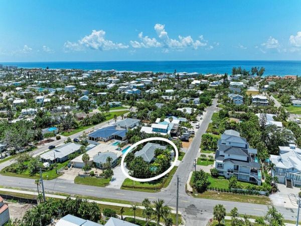 Anna Maria Vacation Pool Home Sleeps 6 Walk to Beach
