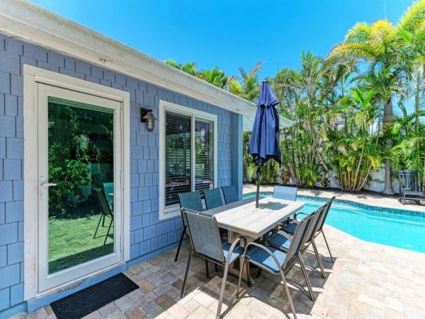 Anna Maria Vacation Pool Home Sleeps 6 Walk to Beach