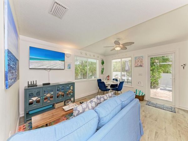 Anna Maria Vacation Pool Home Sleeps 6 Walk to Beach