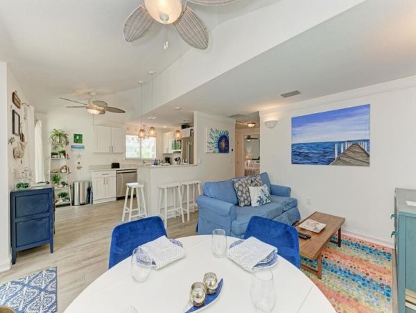 Anna Maria Vacation Pool Home Sleeps 6 Walk to Beach