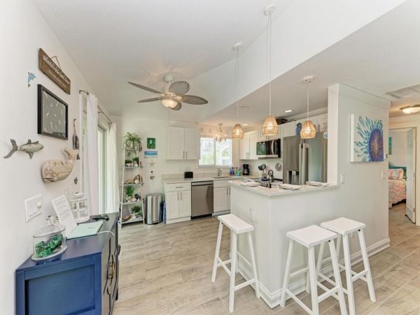Anna Maria Vacation Pool Home Sleeps 6 Walk to Beach