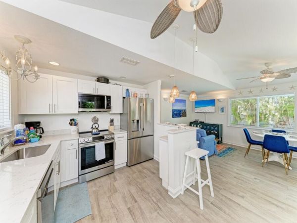 Anna Maria Vacation Pool Home Sleeps 6 Walk to Beach